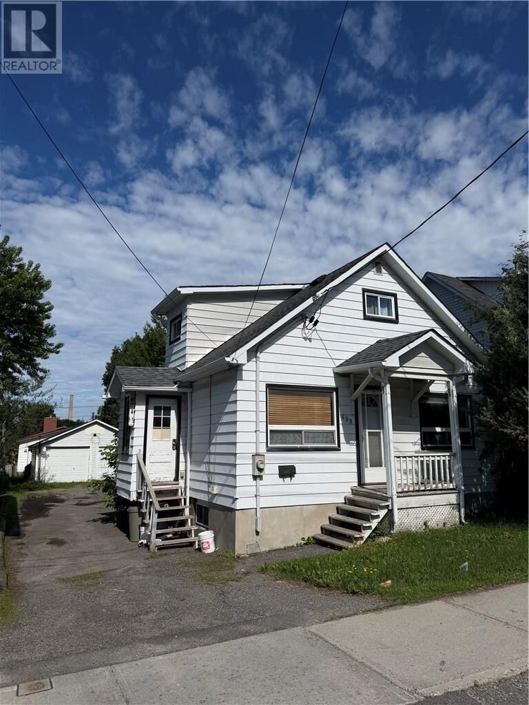 Property Photo:  699 Regent Street  ON P3E 3Y5 