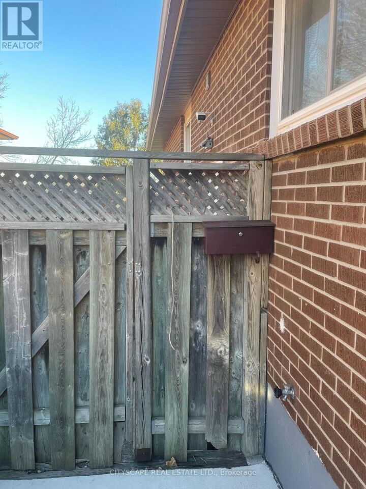 Property Photo:  135 Bonham Bsmt Boulevard Bsmt A  ON L5M 1C8 