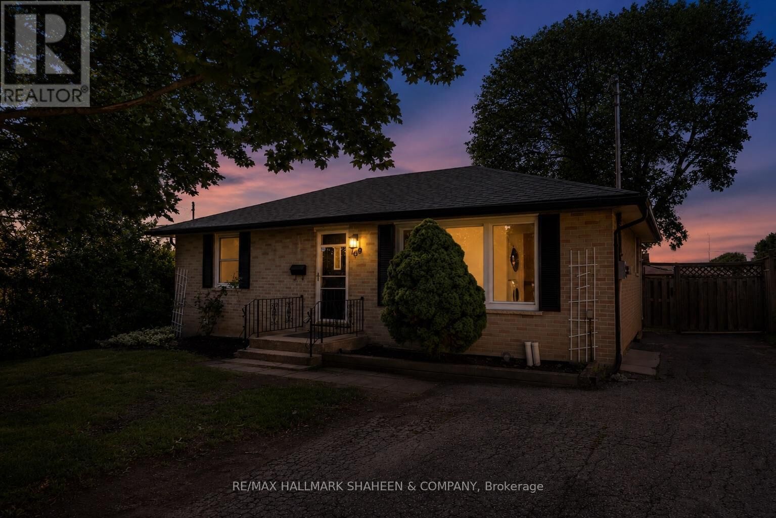 Property Photo:  769 Tennyson Avenue  ON L1H 3K5 