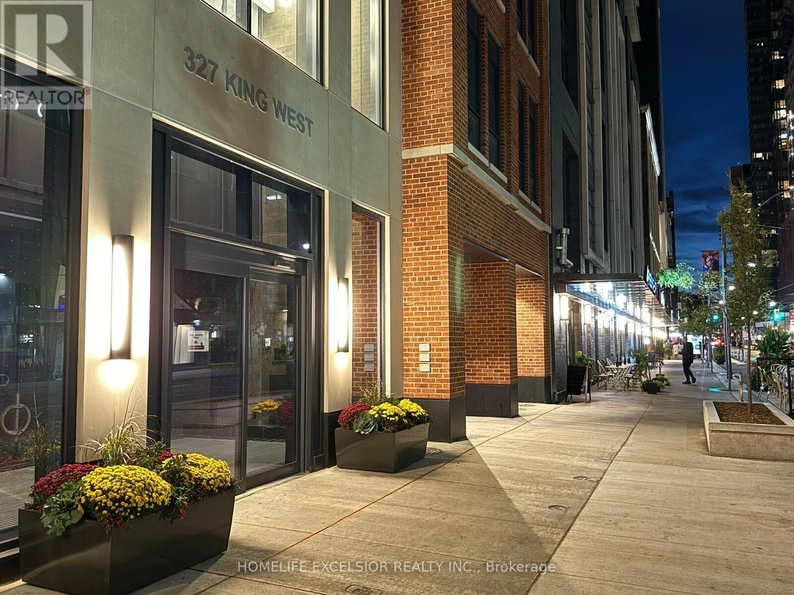 Property Photo:  327 King Street West 1805  ON M5V 0W7 