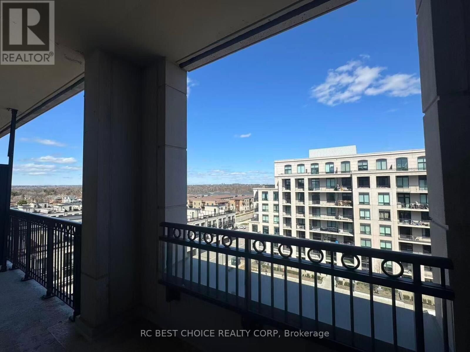 Property Photo: 268 Buchanan Drive 820W ON L3R 8G9
