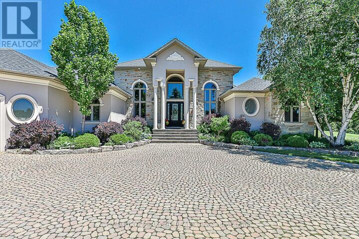 Property Photo: 16 Lake Woods Drive ON L4A 1P9