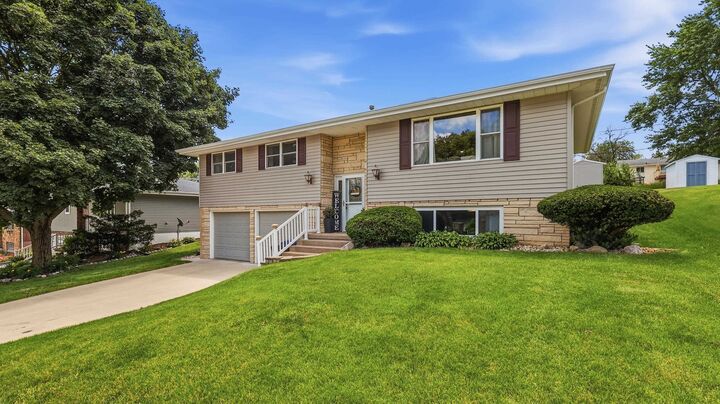 Property Photo: 2786 Balboa Drive IA 52001