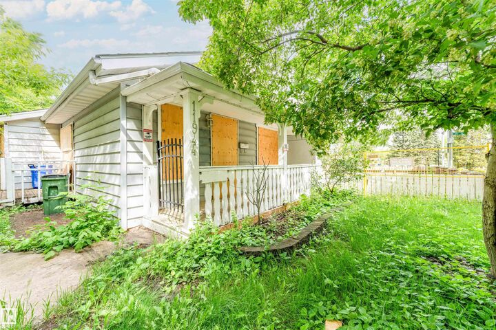 11944 68 Street NW — photo 1