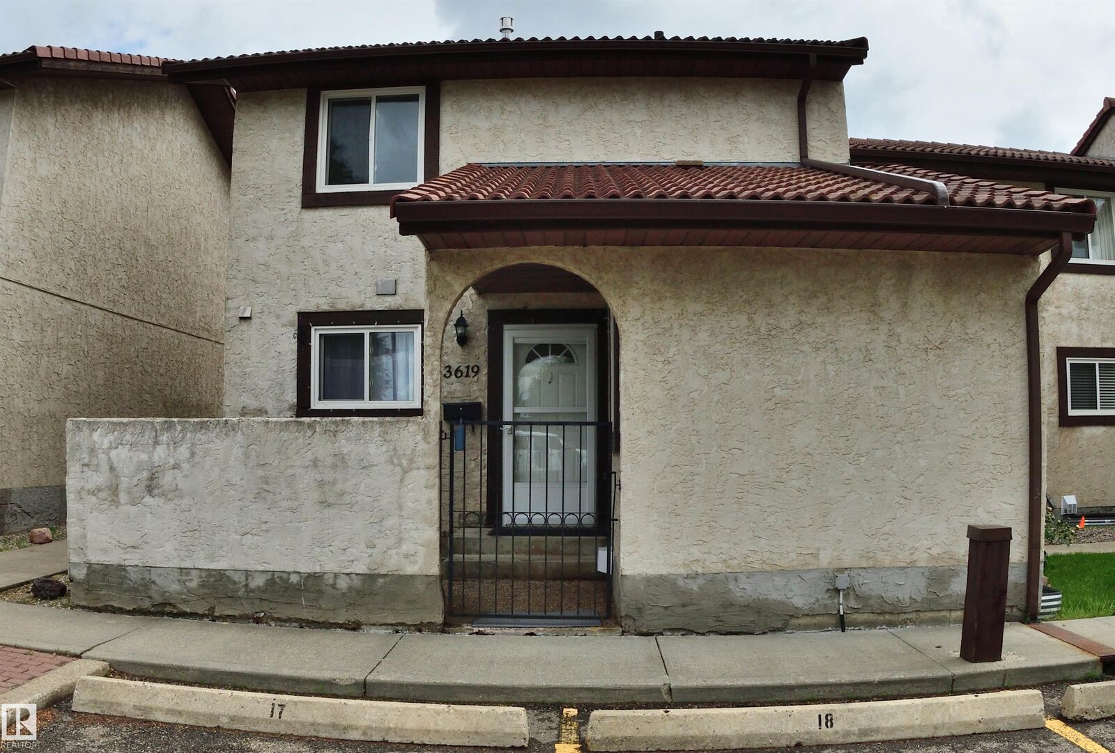 Property Photo:  3619 30 Avenue NW  AB T6L 5H5 