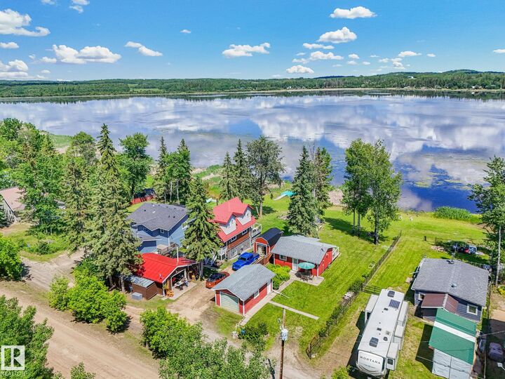 Property Photo: 604 Blue Heron Drive AB T0E 1V0