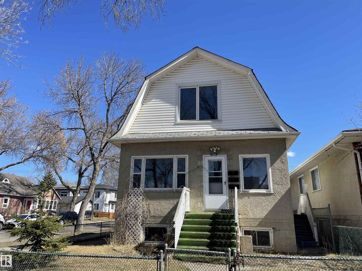 11161 96 Street NW — photo 1