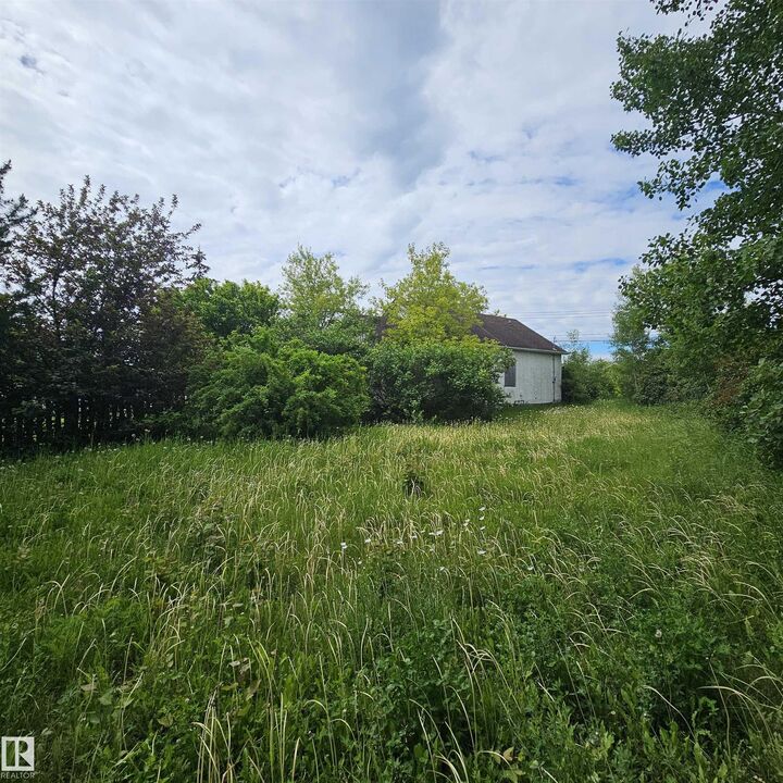 Property Photo:  9124 100 Street  AB T0A 2C0 