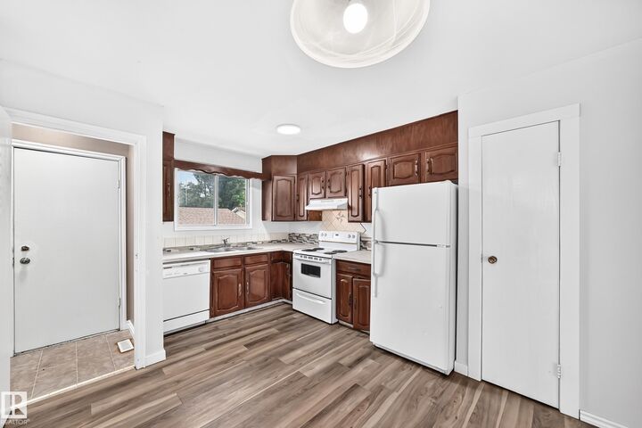 Property Photo:  1103 56 Street NW  AB T6L 1Y4 