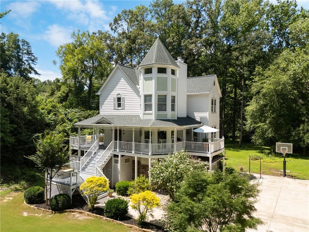 Property Photo: 2957 Leasa Court GA 30066