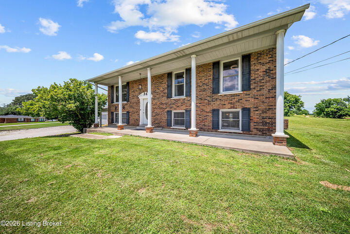 Property Photo:  1900 Fairgrounds Rd  KY 40108 