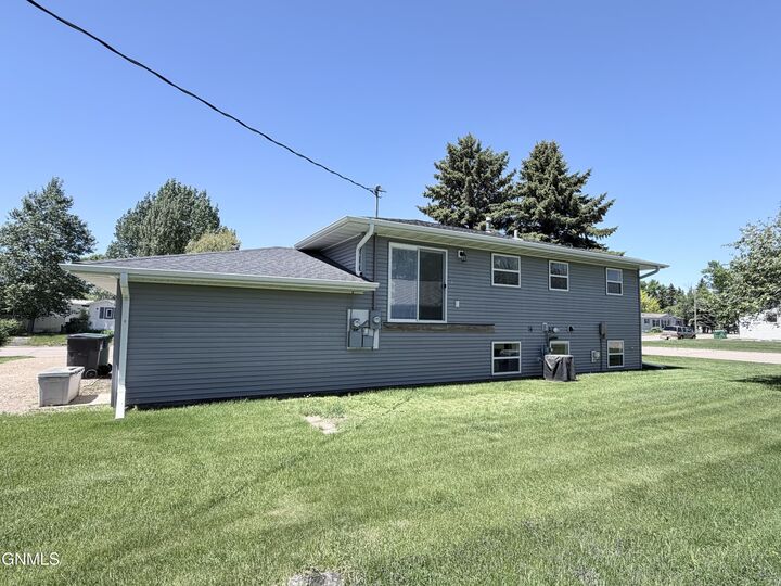 Property Photo:  180 16th Avenue N  ND 58421 