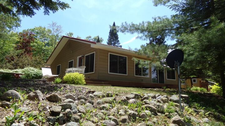 Property Photo:  12385 Oak Dr  WI 54114 