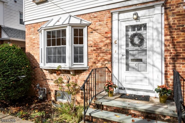 Property Photo:  585 Trinity Pl Unit C  NJ 07090 