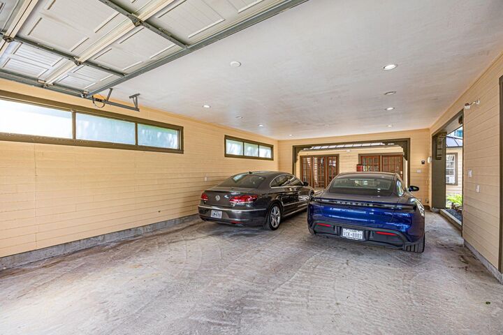 Property Photo: 702-1/2 Avondale Street TX 77006