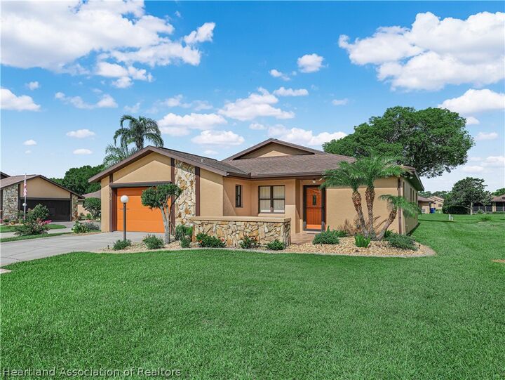 Property Photo: 2909 Sugar Pine Circle FL 33872