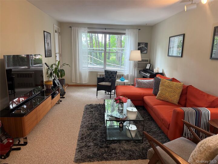 Property Photo:  177 E Hartsdale Avenue 2U  NY 10530 