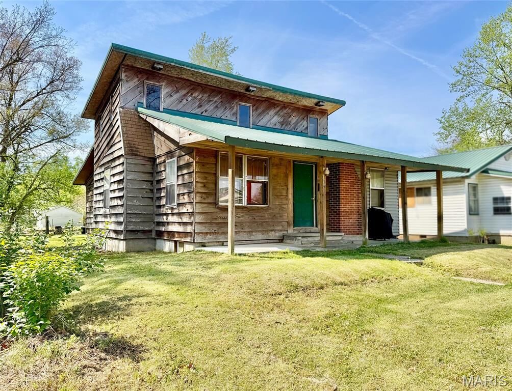 Property Photo:  1408 Pine St  MO 63841 