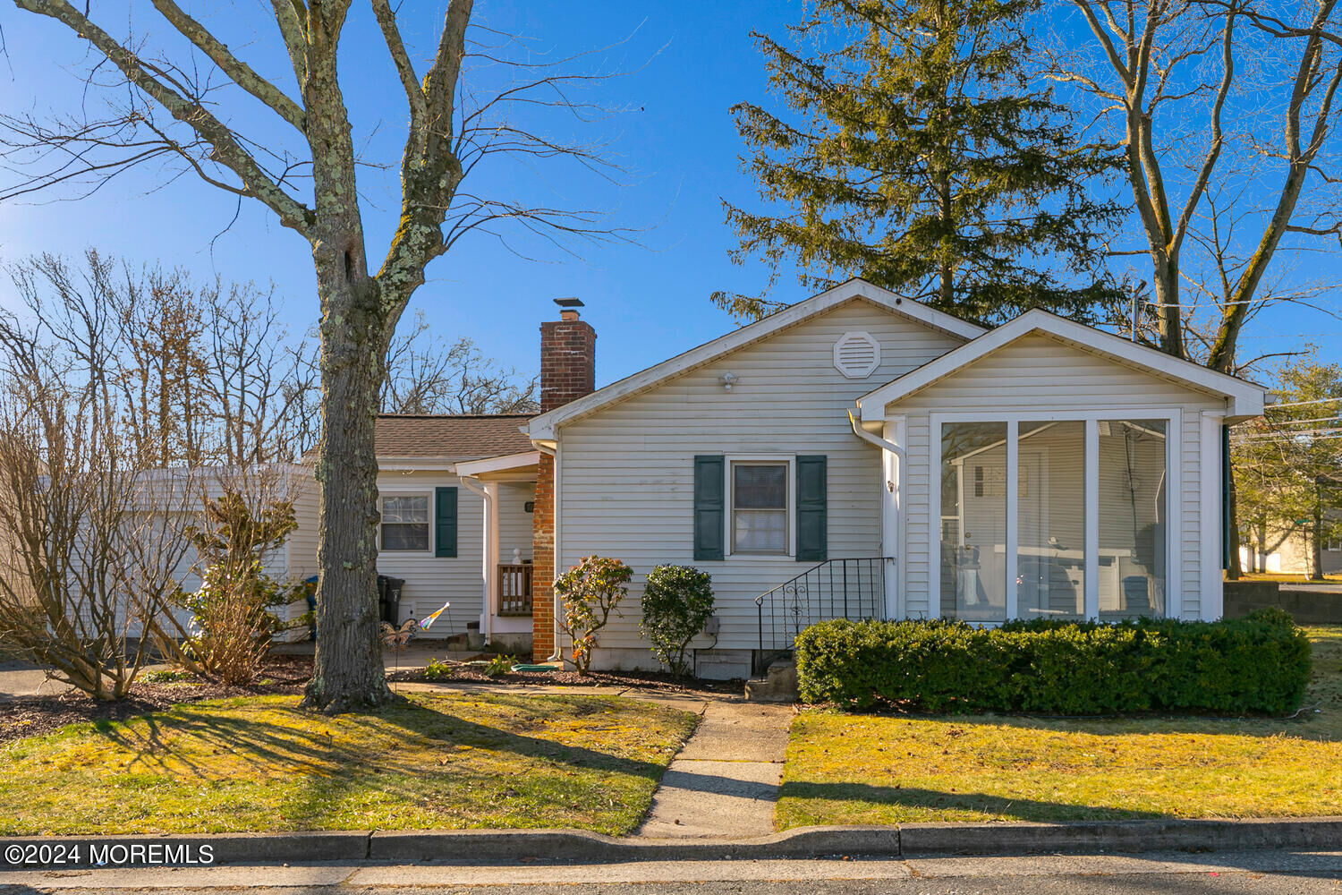 Property Photo:  