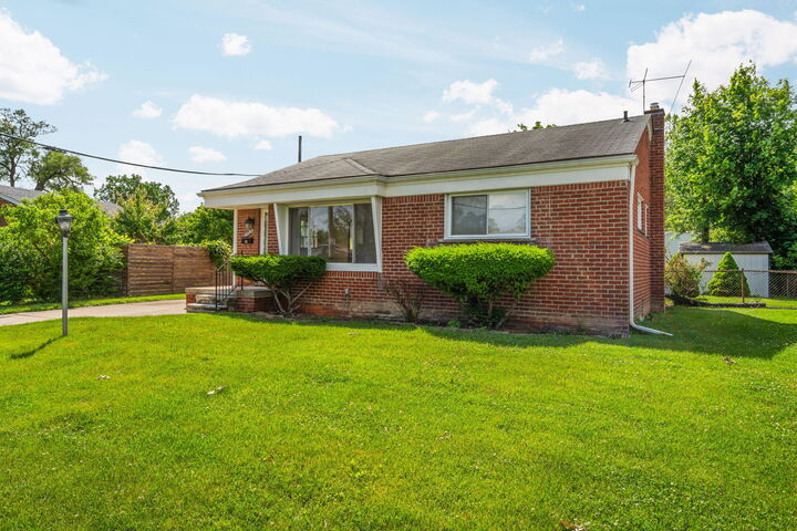 Property Photo:  29919 Spring Arbor Drive  MI 48141 