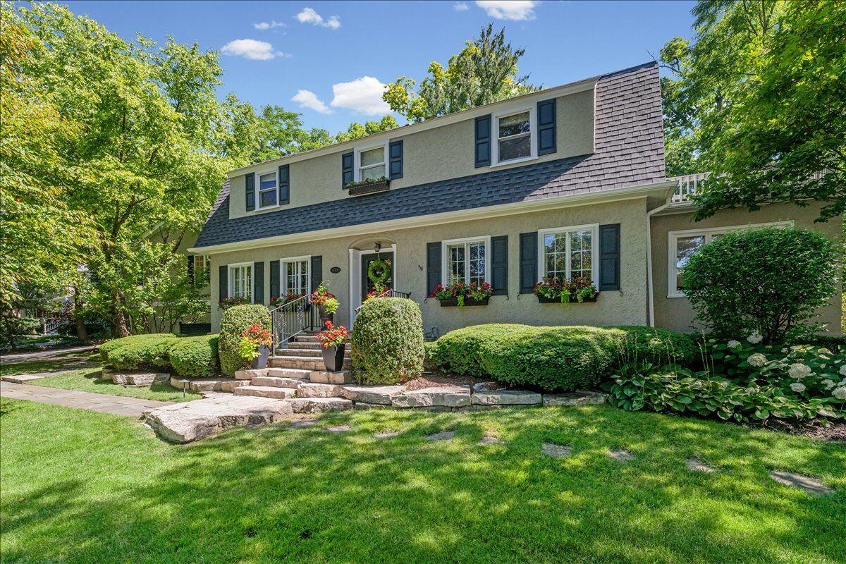Property Photo:  639 Lincoln Avenue  IL 60093 