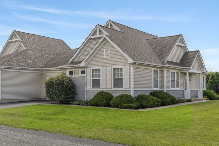 Property Photo:  2549 Lincoln Park Court 2549  IL 60403 