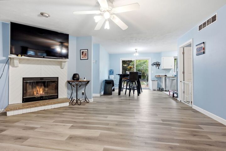 Property Photo:  126 NE Queensbury Place NE  IL 61065 