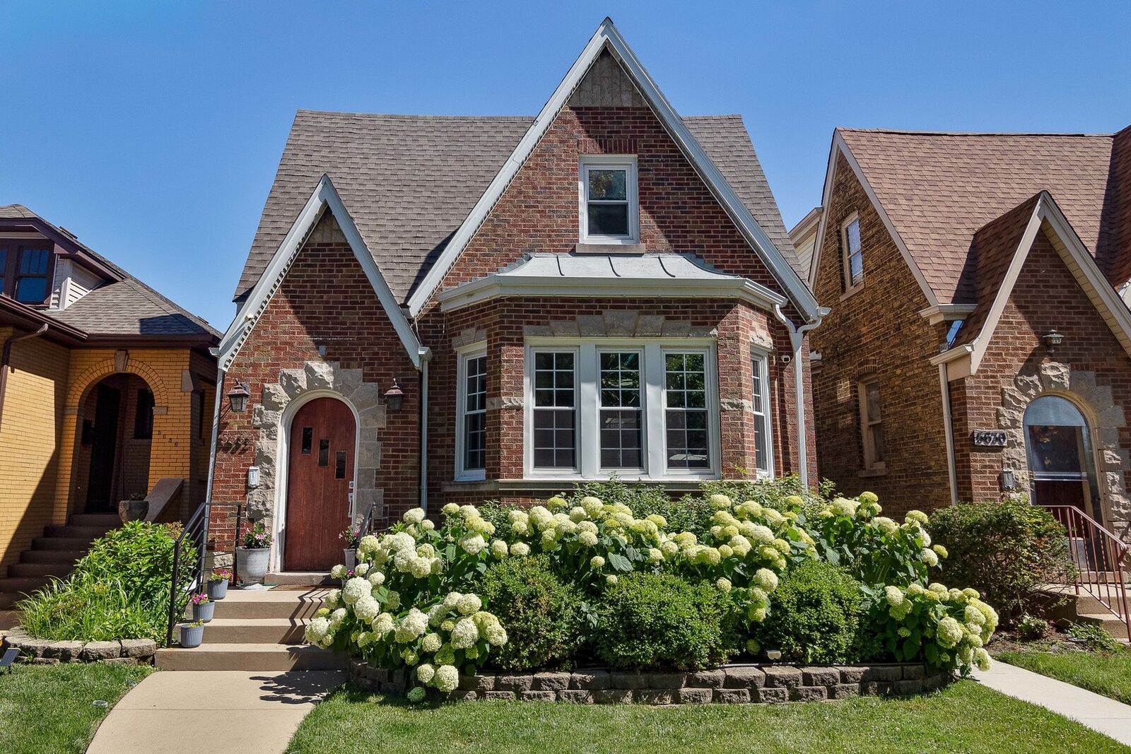 Property Photo: 5632 W Pensacola Avenue IL 60634
