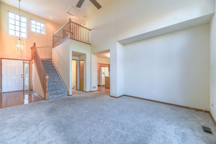Property Photo: 1623 S Candlestick Way 1623 IL 60085