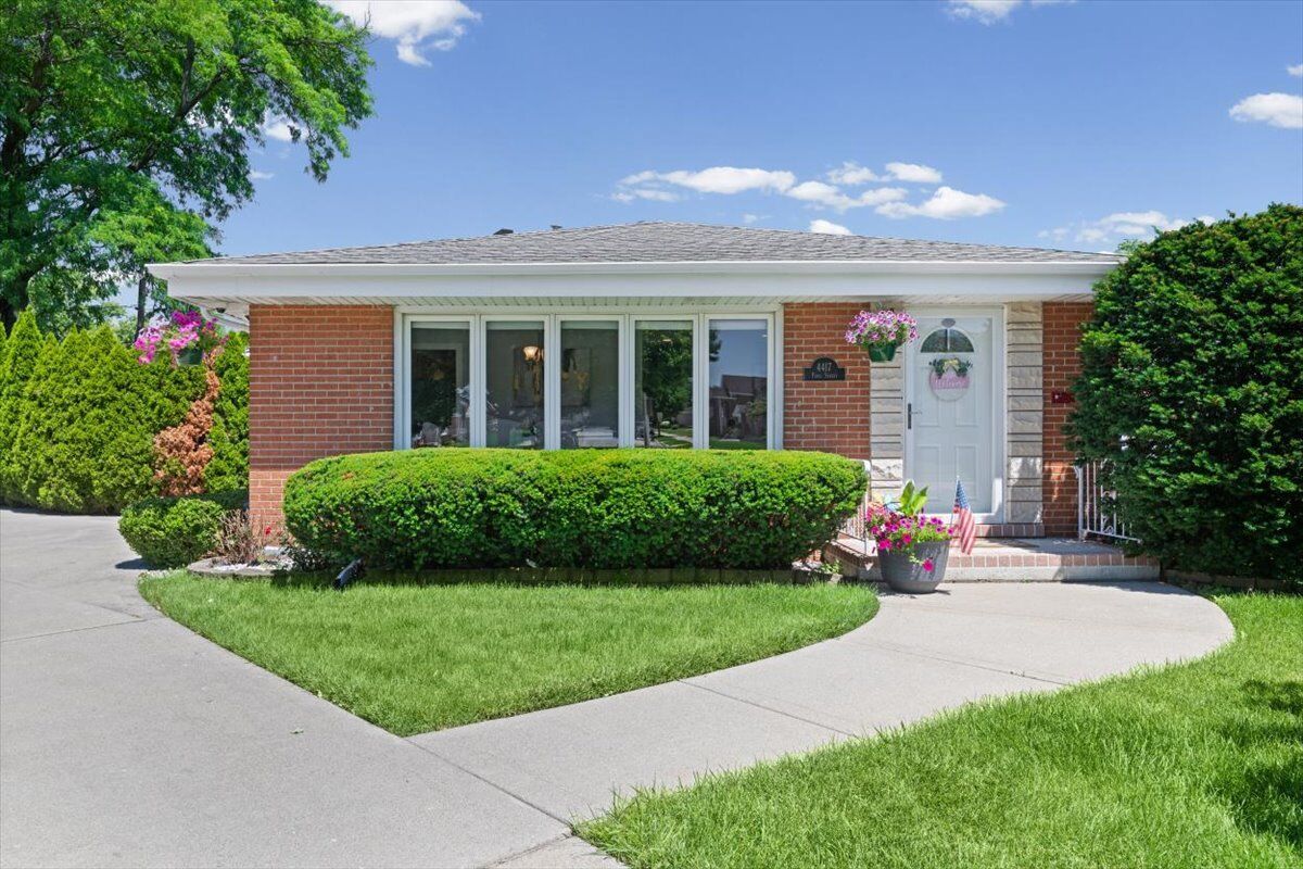 Property Photo:  4417 N Paris Avenue  IL 60706 
