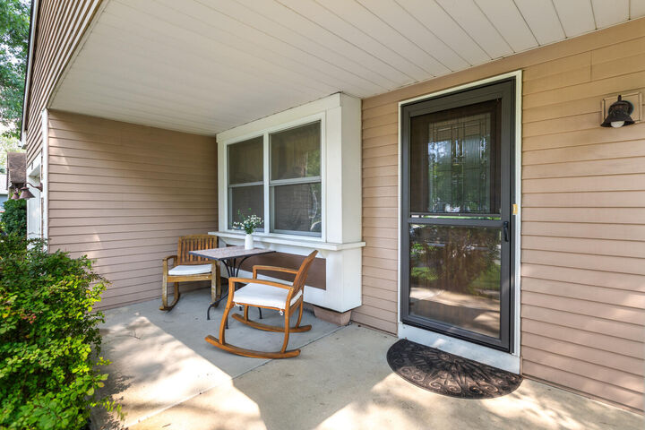 Property Photo:  417 Travelaire Avenue  IL 60565 