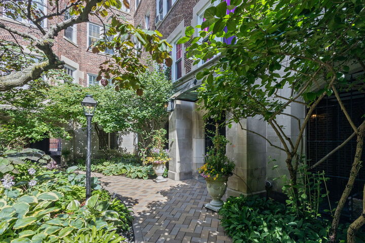 Property Photo:  6334 N Sheridan Road 1E  IL 60660 