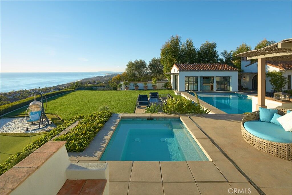 Property Photo:  10 Shore Walk  CA 92657 