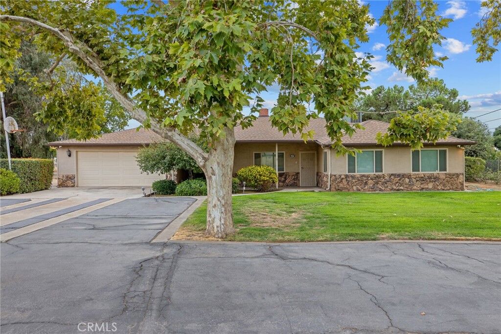 Property Photo:  1714 N Blythe  CA 93722 