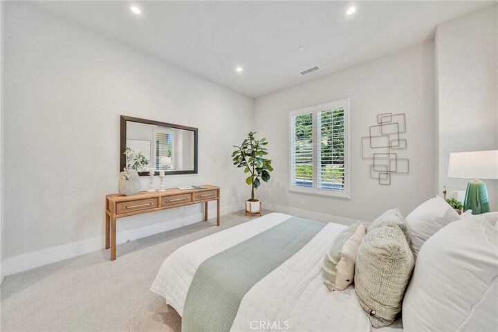 Property Photo: 207 Pinnacle CA 92602