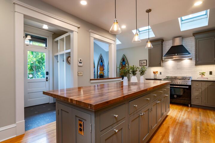 Property Photo:  920 Lincoln Avenue  MN 55105 