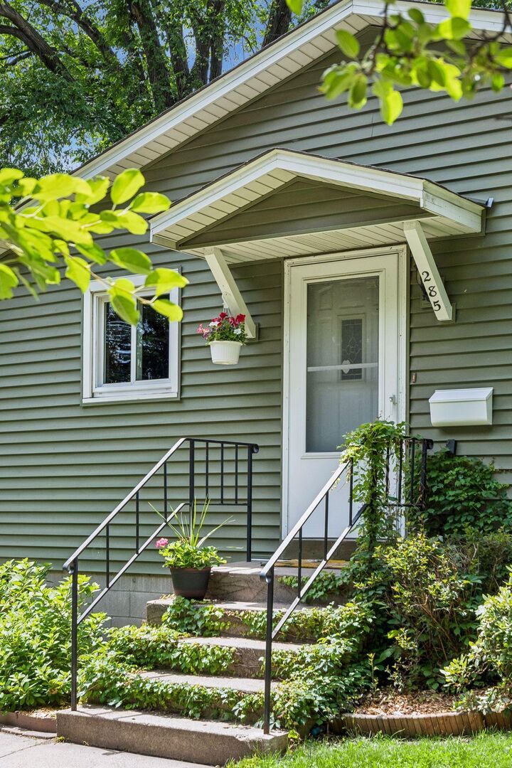 Property Photo:  285 Deubener Place  MN 55105 