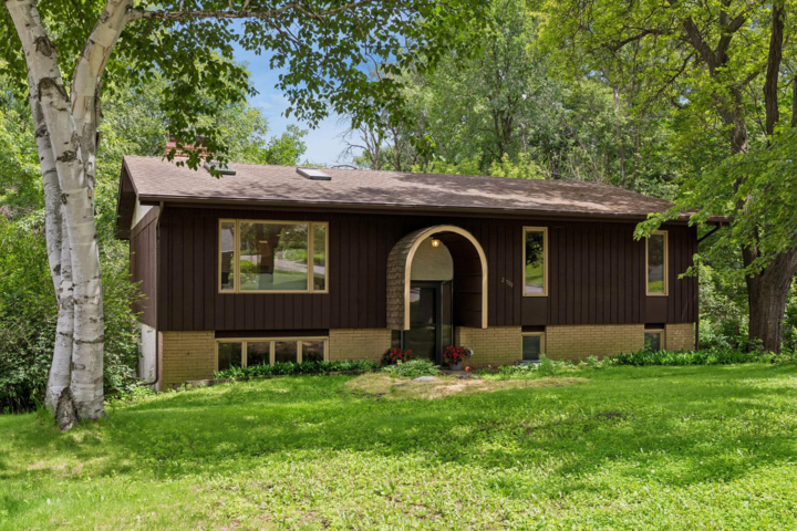 Property Photo:  2700 Kyle Avenue N  MN 55422 