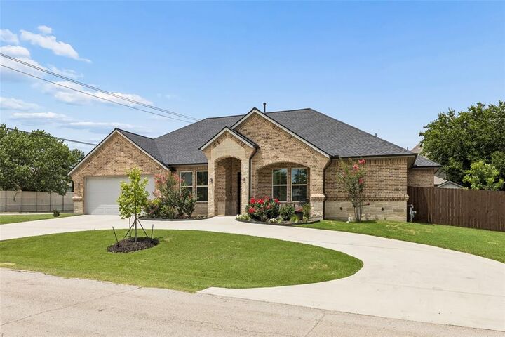 Property Photo: 101 Sycamore Lane TX 76262