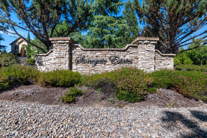 Property Photo: 3733 Sherwood Park Drive OR 97504