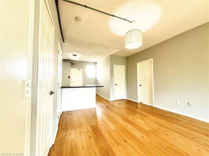 Property Photo:  121 Park Street S 8  ON L8P 3E6 