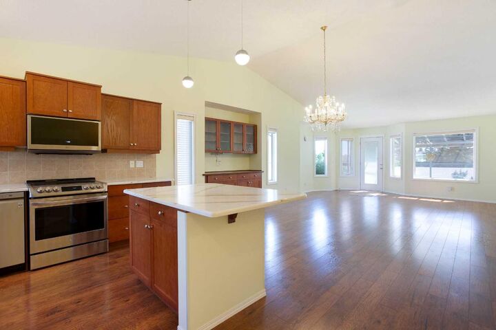 Property Photo:  612 Riverside Boulevard NW  AB T1V 2C1 