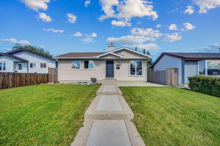 1527 Maitland Drive NE — photo 1