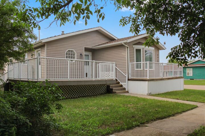 4932 51 Street — photo 1