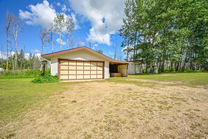 Property Photo: 704041 72 Range 89 AB T8W 5G2