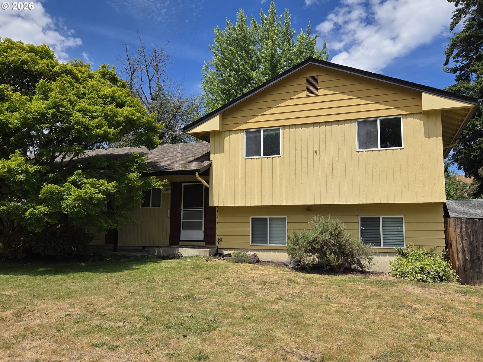 Property Photo:  13205 SW Ash Dr  OR 97223 