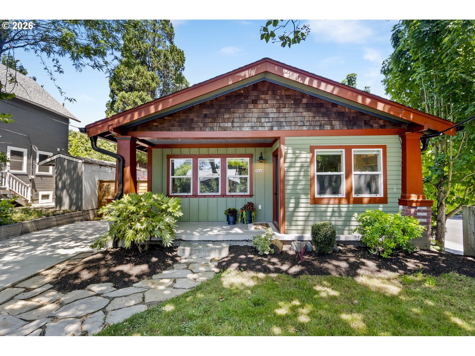 Property Photo:  3649 SE Francis St  OR 97202 