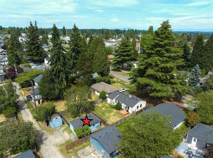 Property Photo:  9745  Evanston Avenue N B  WA 98103 