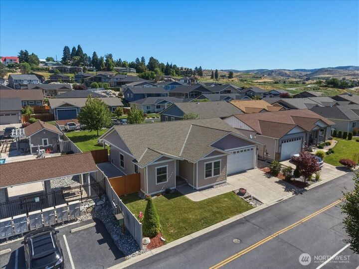 Property Photo: 566 Village Drive WA 98831