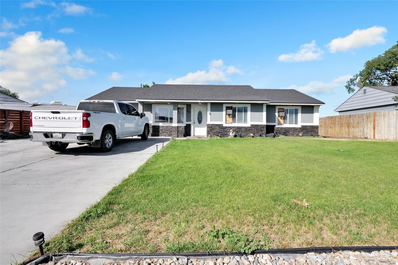 Property Photo: 1101 Arnold Drive WA 98837